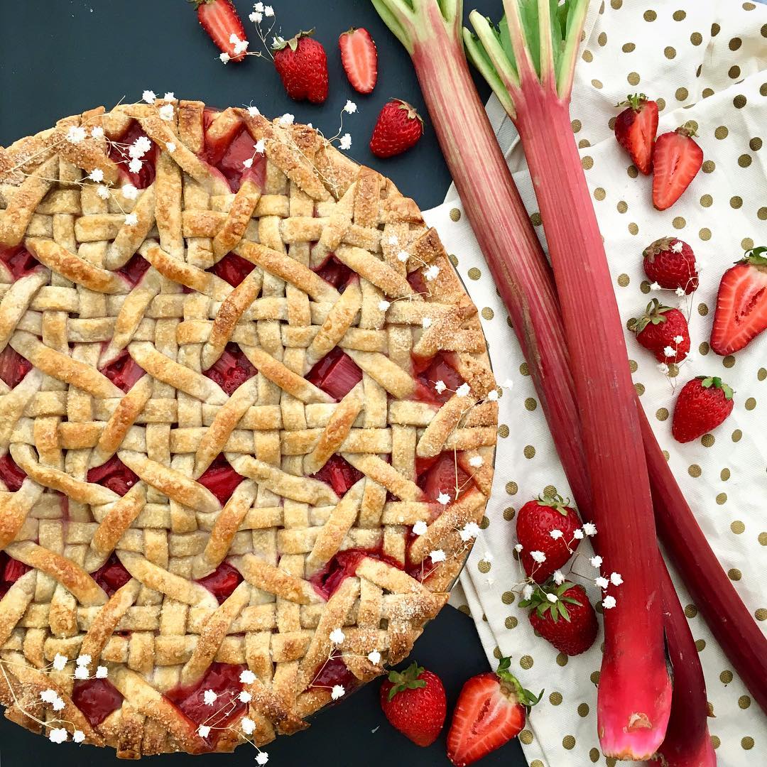 Rhubarb and Strawberry Pie