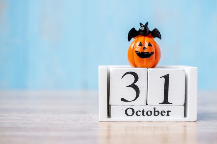 happy halloween day with 31 october calendar wood jack o lantern pumpkin and bat decor with funny t20 0x329g