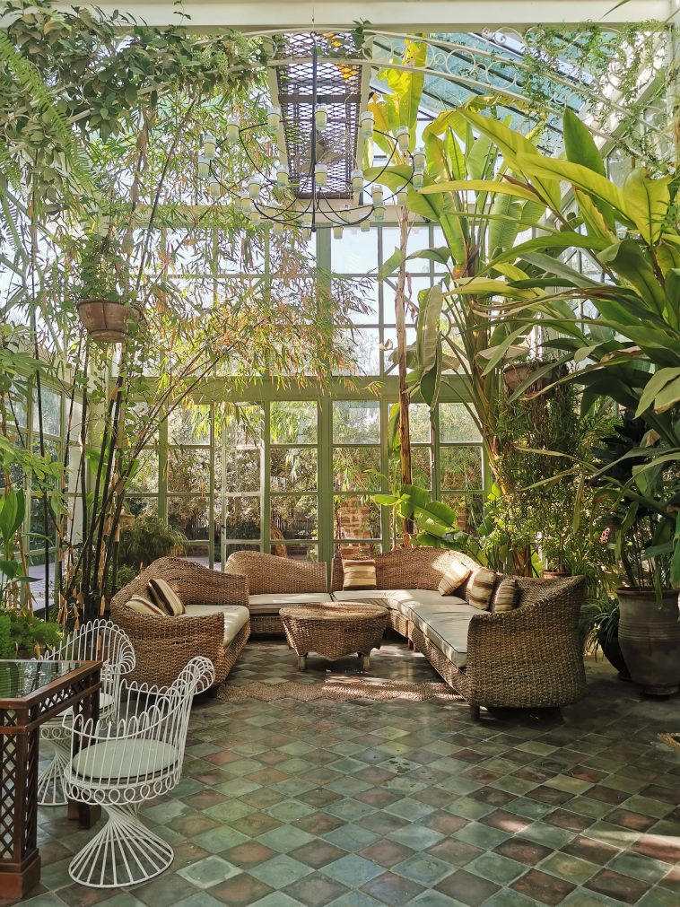 restaurant patio furniture